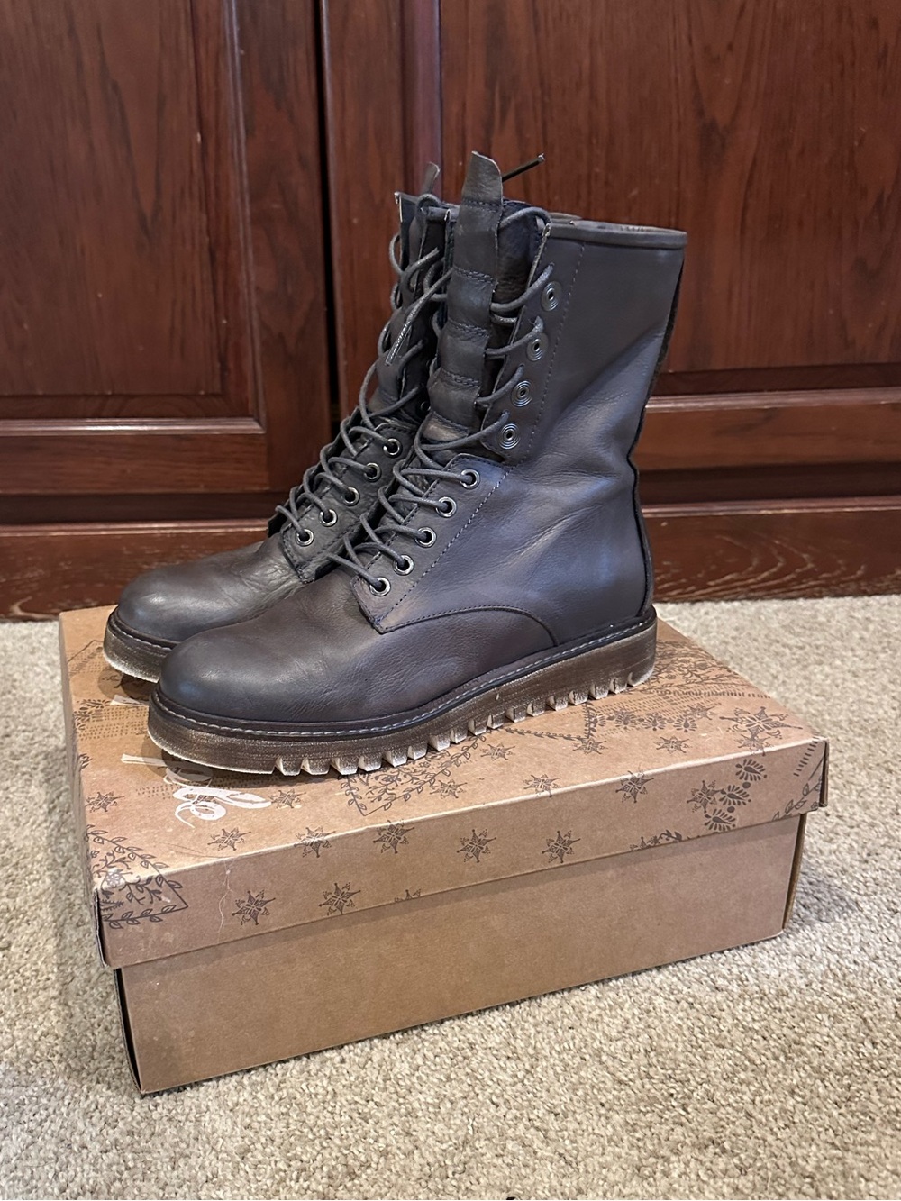 Free People Groves combat boots in charcoal sz 39
